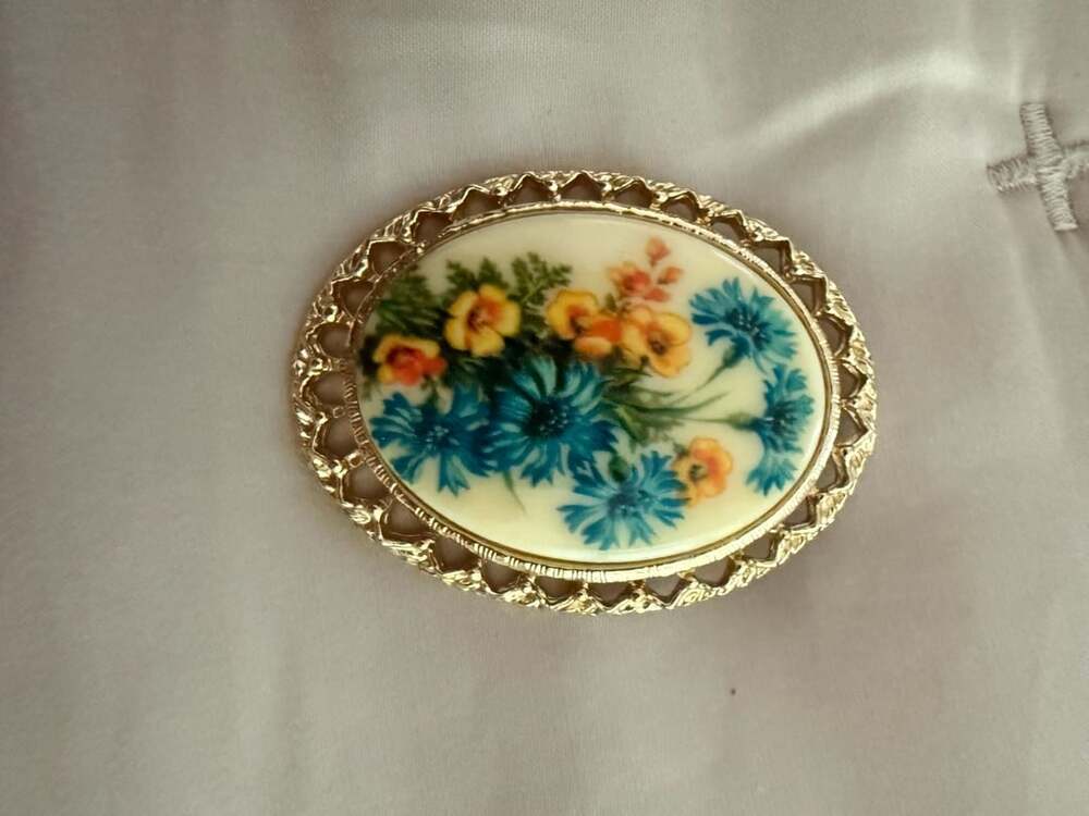 Vintage Floral Cameo Brooch Gold Tone Frame Blue Flowers